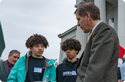 Statesman talking to teens